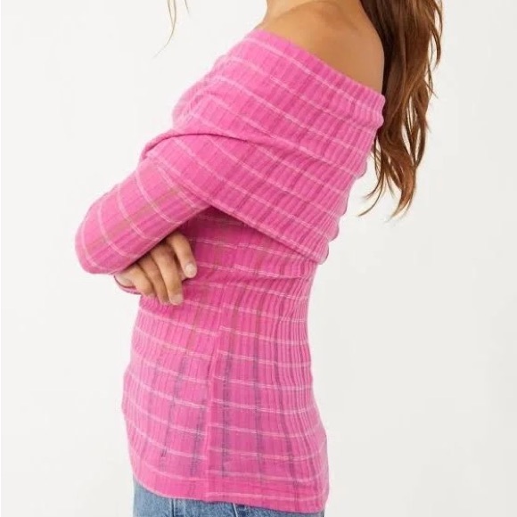 Free People Tops - 💓HP💓 People Snowbunny Ribbed Off-The-Shoulder Sparkly Fucshia Pink M
